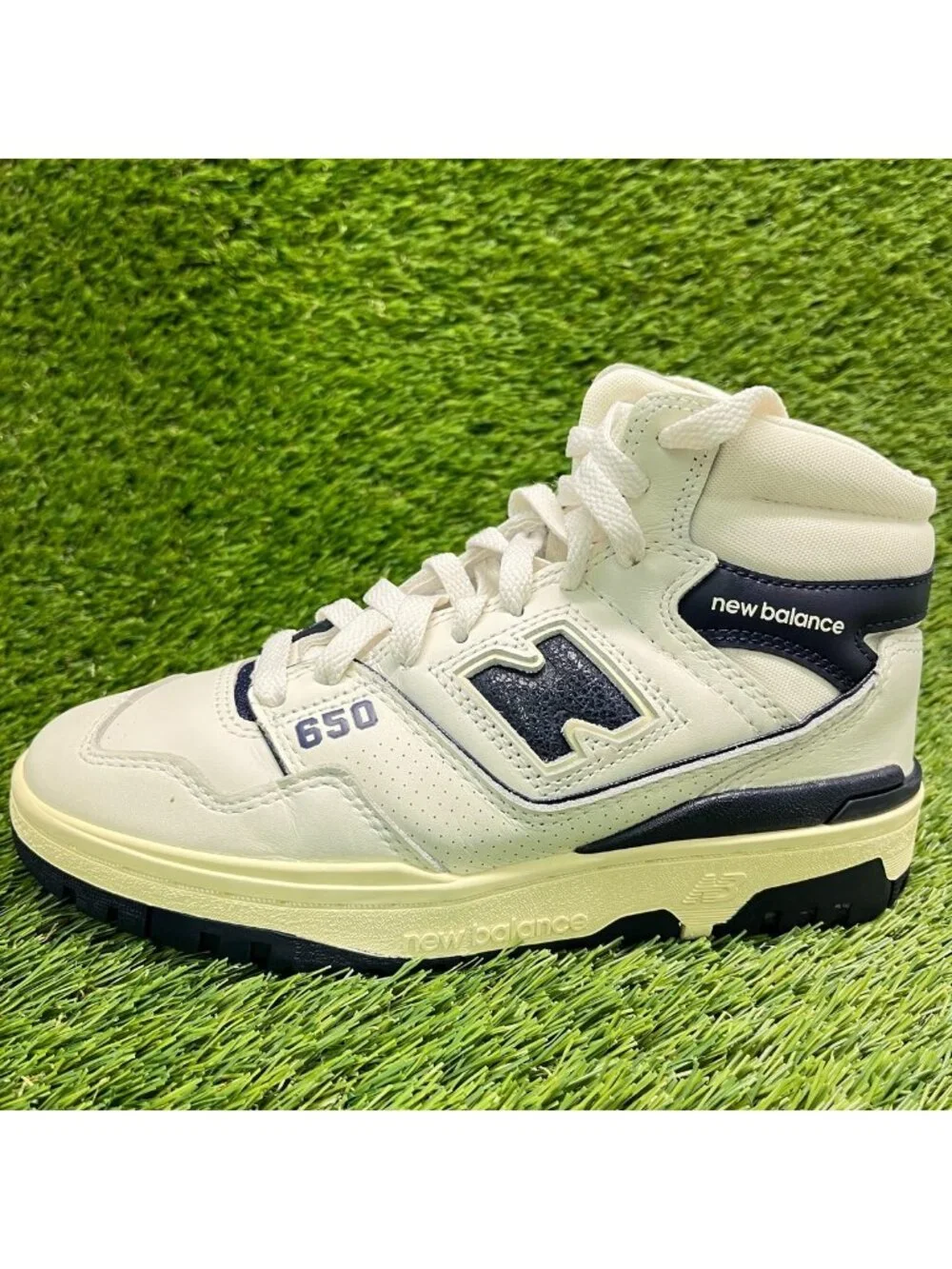 New Balance 650R Boys Size 4Y Cream Blue Athletic Outdoor Leather Shoes Sneakers